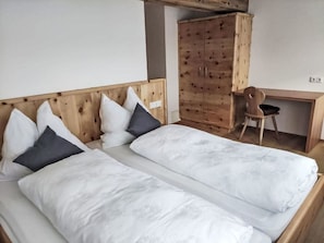 Wood, Bedroom, Flooring, Bed Sheet, Bed, Interior Design, Bedding, Floor, Furniture, Bed Frame