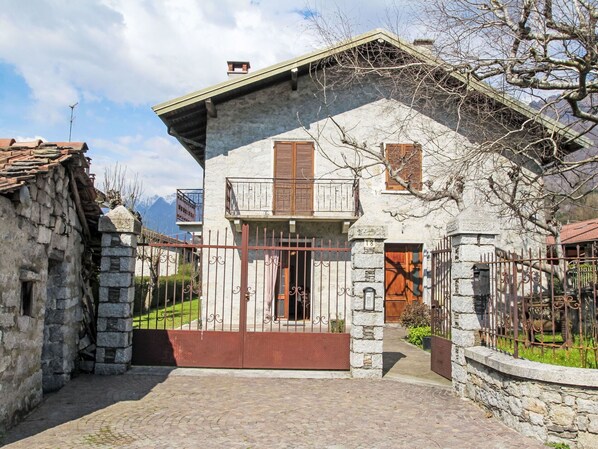Schwimmbad, Verbundwerkstoff, Wohnung, Eigentumswohnung, Villa, Landscaping, Resort, Hotel, Balkon, Eco Hotel