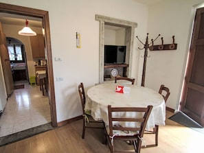 Schwimmbad, Verbundwerkstoff, Wohnung, Eigentumswohnung, Villa, Landscaping, Resort, Hotel, Balkon, Eco Hotel