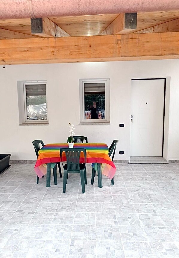 Outdoor dining