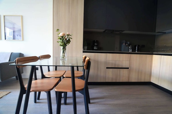 Enjoy a stylish dining experience in this modern kitchen, featuring elegant decor and top-notch appliances for your culinary adventures.