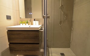 Experience a modern bathroom retreat with sleek design and minimalist decor, perfect for your relaxation.