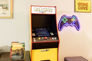 We prepare a Pac Man arcade for your entertainment!