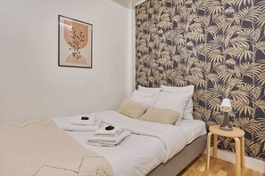 Chambre avec lit double