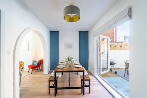 12 Hans Place, Cromer: Dining room with patio doors to the enclosed courtyard