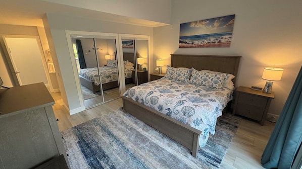 Bedroom 1 (Starfish) King Bed
