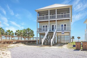 Roadside Exterior with Gravel Drive for Parking
