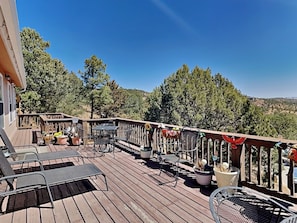 Deck Seating & Dining