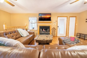 Laurel Mountain Lodge's cozy living area