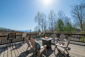 Laurel Mountain Lodge's crackling fire pit