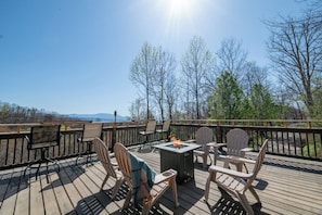 Laurel Mountain Lodge's crackling fire pit
