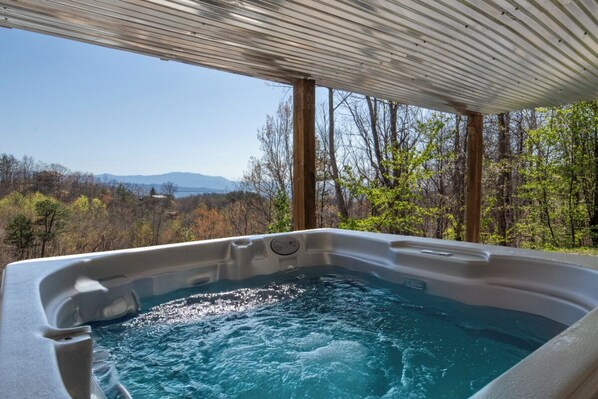 Laurel Mountain Lodge's bubbling hot tub