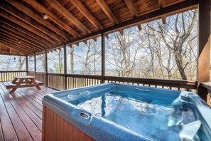 Mountain Memories 2's bubbling hot tub