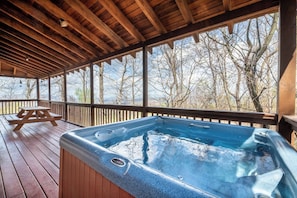Mountain Memories 2's bubbling hot tub