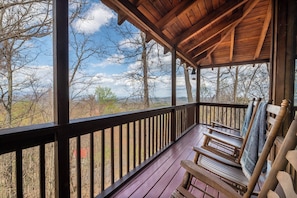 Mountain Memories 2's relaxing deck