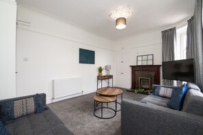 Living Room / Lounge