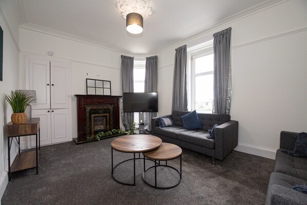 Living Room / Lounge