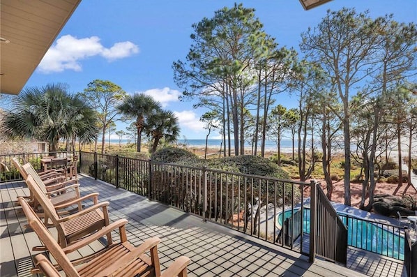 Breathtaking Views of the Ocean and Pool!