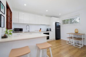 Tucked just off the kitchen, the dining nook offers a relaxed spot to share meals, open a bottle of local wine, or catch up on emails between adventures. 