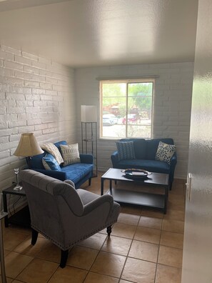 Comfy seating for five