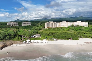 Vista Aérea de El Surf Residences