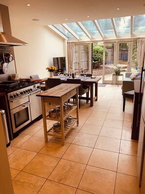 Open plan kitchen/living room - large range oven 