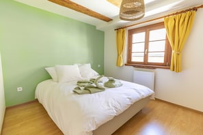 The green bedroom