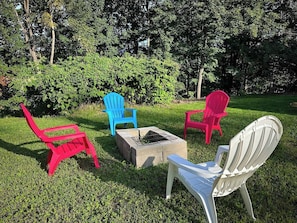 Gather around the fire and make memories by toasting marshmallows under the stars at our cozy outdoor fire pit.