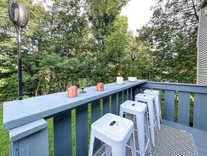 Savor your morning coffee at our outdoor breakfast bar, offering stunning views of the natural landscape. 