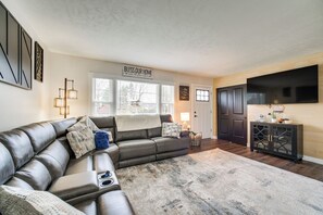 Living Room | Single-Story Home | Central A/C & Heating