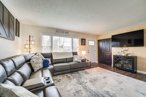 Living Room | Single-Story Home | Central A/C & Heating