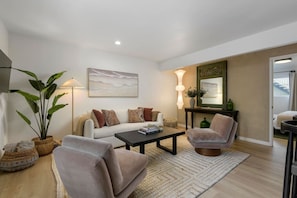 Another view of the living room and decorations to optimize comfort and family.