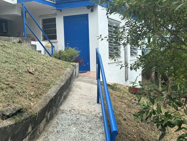 Front door walkway from driveway