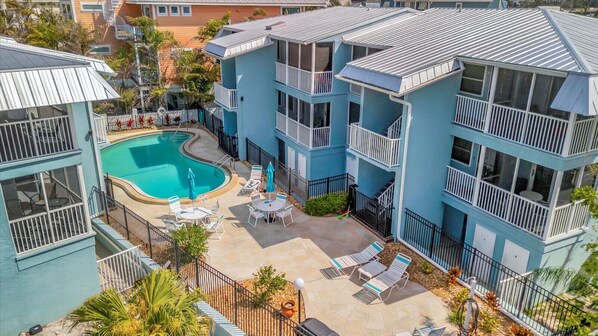 Quaint condo setting near beach and activities