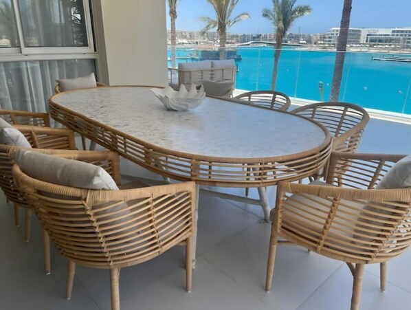 Outdoor dining
