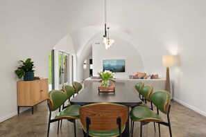 Dining Area with Seating for 8