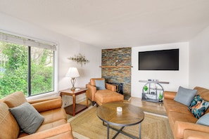 Living Area | Smart TV | Board Games