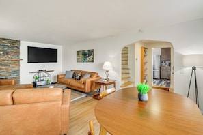 Living/Dining Area | Dishware/Flatware | 1st Floor
