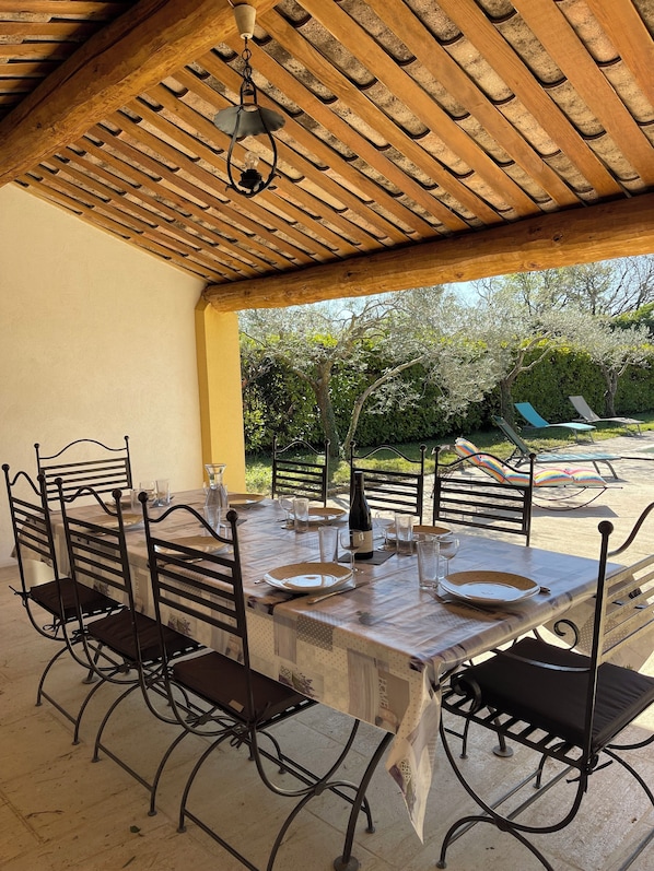 Outdoor dining
