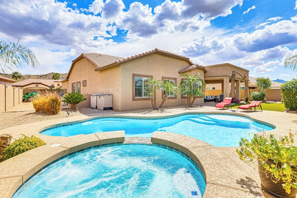 Laveen Village Vacation Rental | 4BR | 3.5BA | 2,973 Sq Ft | 1 Step Required