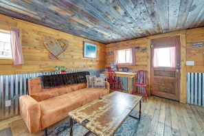 Studio | Board Games | Free WiFi | Twin Futon