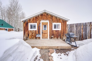 Cabin Exterior | Private Deck
