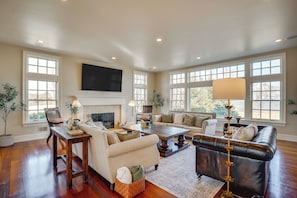 Living Room | 1st Floor | Smart TV | Fireplace | Central Heating & A/C