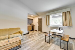 Studio | Free WiFi | Flat-Screen TV