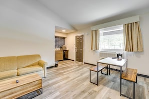 Studio | Free WiFi | Flat-Screen TV