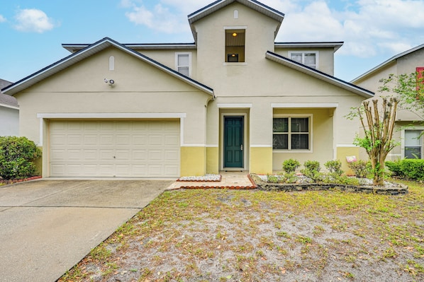 Riverview Vacation Rental | 4BR | 2.5BA | 3,100 Sq Ft | Stairs to Access