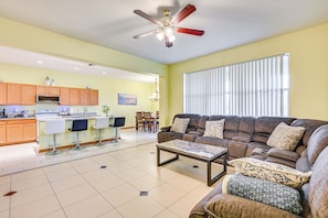 Living Room | 1st Floor | Central Heating & A/C | Free WiFi (1,000 Mbps)