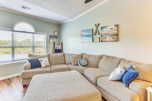 Living Room | Smart TV | Free WiFi | Central Heating & A/C
