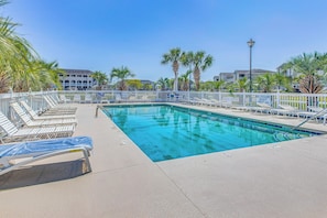 Carolina Yacht Landing | Community Amenities | Outdoor Pool