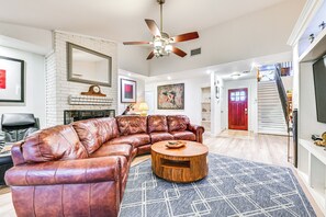 Living Room | Free WiFi | Central Heating & A/C | Smart TV | 1st Floor